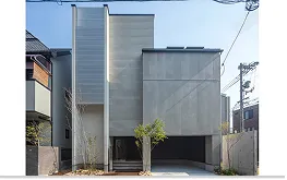 吹き抜けのあるリビングダイニング空間の室内写真