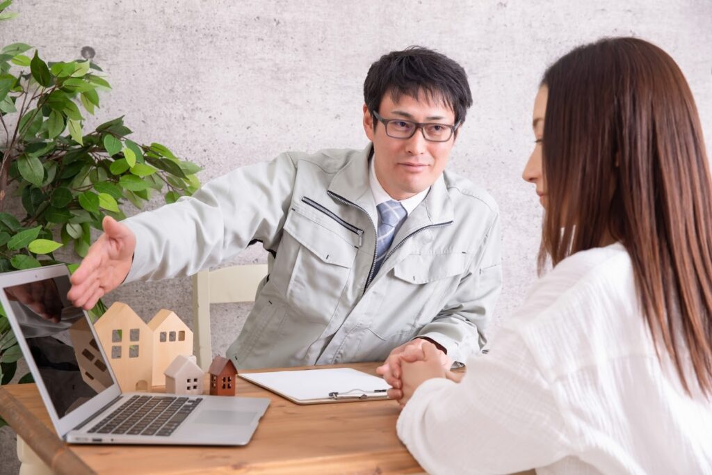 注文住宅会社担当者の打ち合わせイメージ